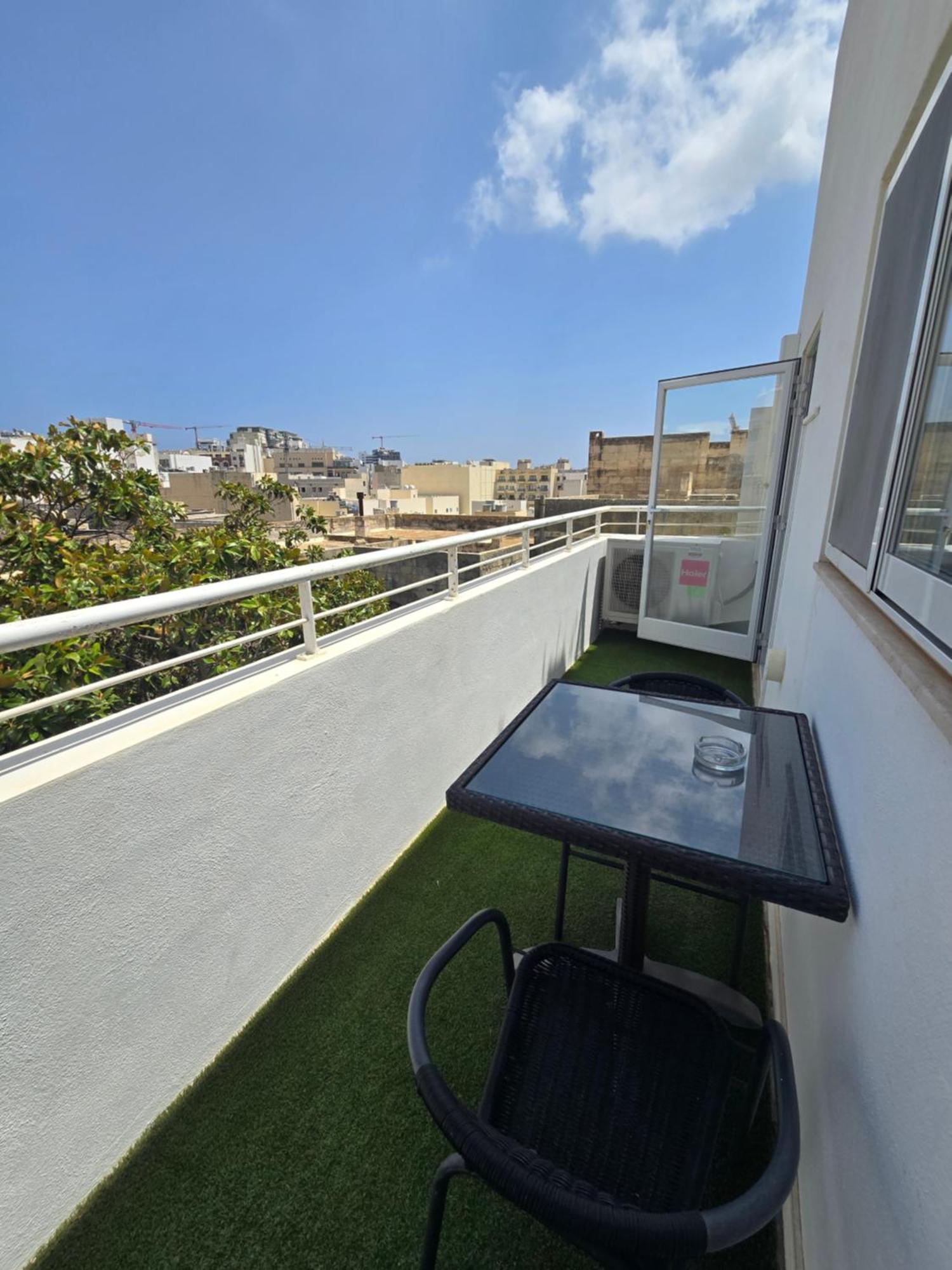 D Townhouse 3* Sliema